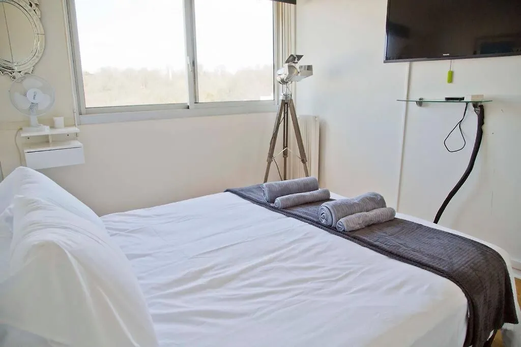 Perfect Modern High Floor Apt With All Paris View